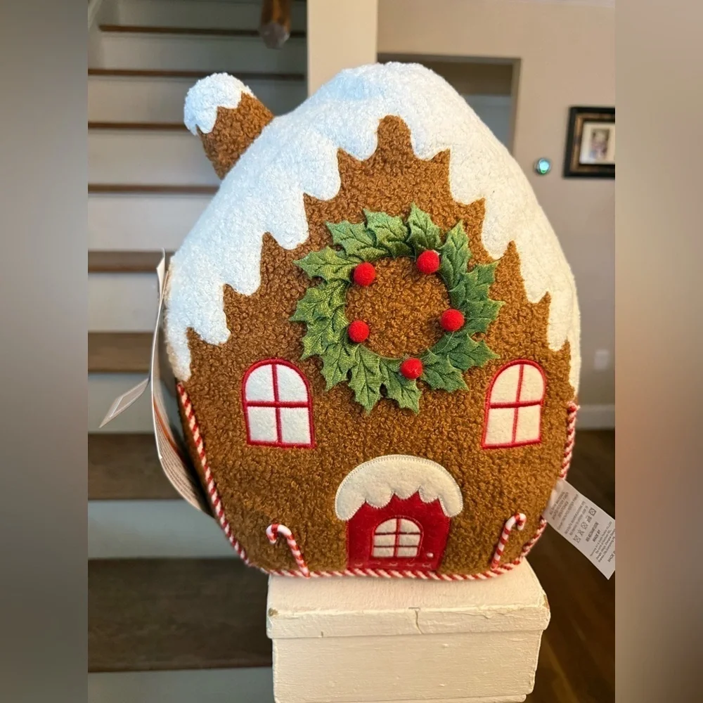 Cupcake and cashmere gingerbread house decorational pillow NWT with lights
